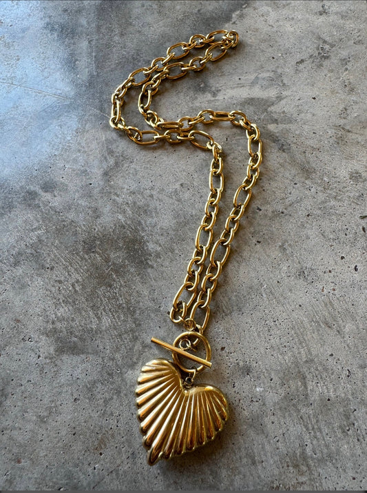 Heart shell necklace